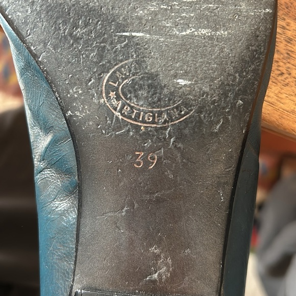 Blue leather kitten heels - Picture 4 of 5